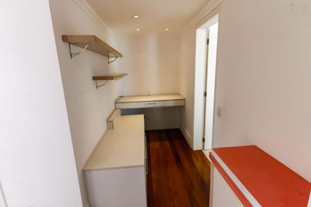 Apartamento à venda com 141m², 3 quartos e 2 vagas Apartamento à venda com 141m², 3 quartos e 2 vagasDetalhes - escritório