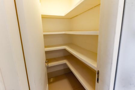 Apartamento à venda com 141m², 3 quartos e 2 vagas Apartamento à venda com 141m², 3 quartos e 2 vagasDespensa