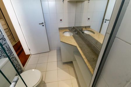 Apartamento à venda com 141m², 3 quartos e 2 vagas Apartamento à venda com 141m², 3 quartos e 2 vagasBanheiro da Suíte 1