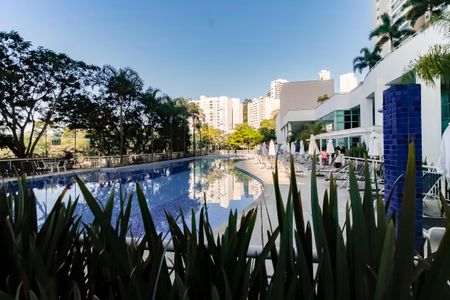 Apartamento à venda com 141m², 3 quartos e 2 vagas Apartamento à venda com 141m², 3 quartos e 2 vagasÁrea comum - Piscina