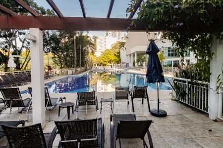 Apartamento à venda com 141m², 3 quartos e 2 vagas Apartamento à venda com 141m², 3 quartos e 2 vagasÁrea comum - Piscina