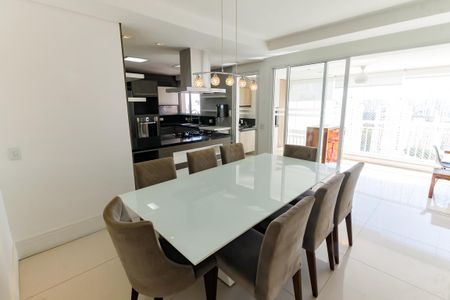 Apartamento à venda com 141m², 3 quartos e 2 vagas Apartamento à venda com 141m², 3 quartos e 2 vagasDetalhe - Sala