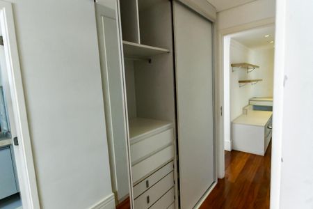 Apartamento à venda com 141m², 3 quartos e 2 vagas Apartamento à venda com 141m², 3 quartos e 2 vagasSuíte 1 - armários