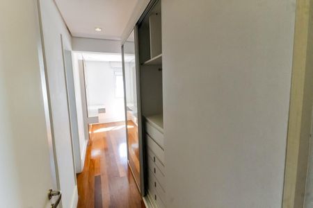 Apartamento à venda com 141m², 3 quartos e 2 vagas Apartamento à venda com 141m², 3 quartos e 2 vagasSuíte 1 - armários