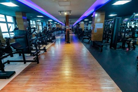 Apartamento à venda com 141m², 3 quartos e 2 vagas Apartamento à venda com 141m², 3 quartos e 2 vagasÁrea comum - Academia