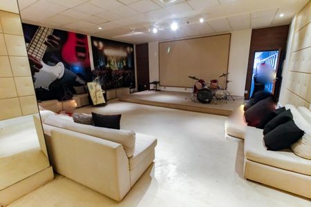 Apartamento à venda com 141m², 3 quartos e 2 vagas Apartamento à venda com 141m², 3 quartos e 2 vagasSala de Teatro
