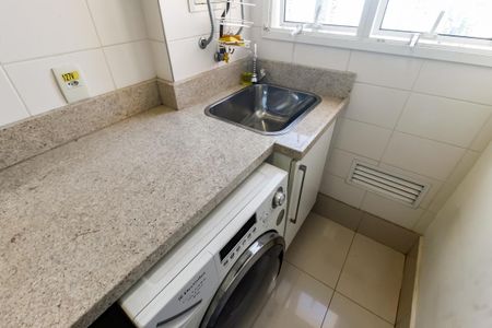 Apartamento à venda com 141m², 3 quartos e 2 vagas Apartamento à venda com 141m², 3 quartos e 2 vagasDetalhe da area de serviço