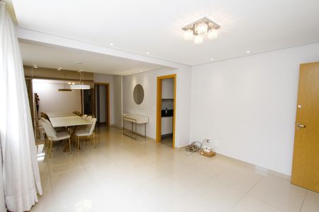 Apartamento para alugar com 4 quartos, 180m² em Buritis, Belo Horizonte