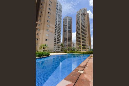 Apartamento para alugar com 92m², 2 quartos e 2 vagasÁrea comum - Piscina