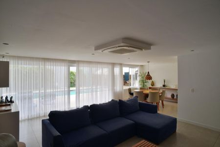 Casa de condomínio à venda com 543m², 6 quartos e 3 vagasSala