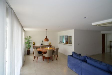 Sala de casa de condomínio à venda com 6 quartos, 543m² em Barra da Tijuca, Rio de Janeiro