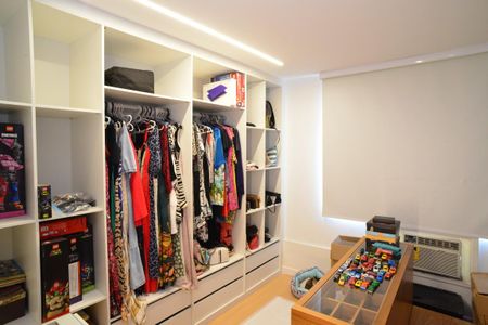Casa de condomínio à venda com 543m², 6 quartos e 3 vagasCloset