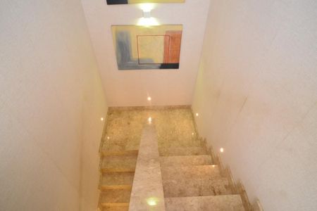 Casa de condomínio à venda com 543m², 6 quartos e 3 vagasEscada de Acesso