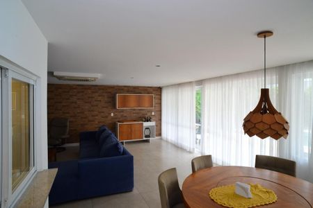 Sala de casa de condomínio à venda com 6 quartos, 543m² em Barra da Tijuca, Rio de Janeiro