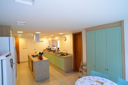 Casa de condomínio à venda com 543m², 6 quartos e 3 vagasCozinha