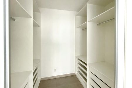Apartamento à venda com 162m², 4 quartos e 3 vagasCloset da suíte 1