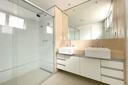 Apartamento à venda com 162m², 4 quartos e 3 vagasBanheiro da Suíte 1