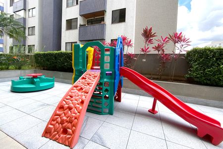 Apartamento à venda com 162m², 4 quartos e 3 vagasÁrea comum - Playground