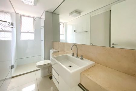 Apartamento à venda com 162m², 4 quartos e 3 vagasBanheiro da Suíte 2