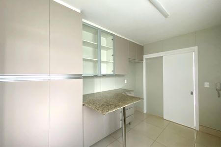 Apartamento à venda com 162m², 4 quartos e 3 vagasCozinha