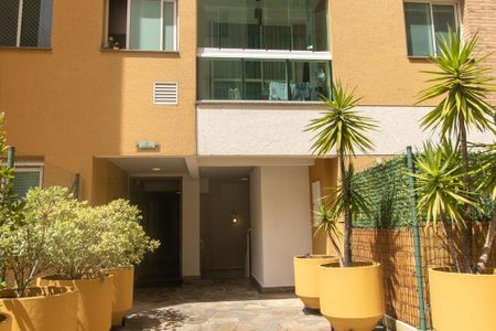 Apartamento para alugar com 70m², 2 quartos e 2 vagasFachada do bloco