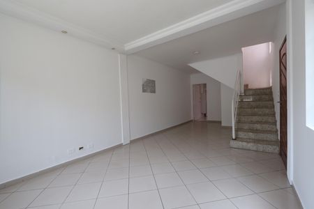 Casa à venda com 120m², 3 quartos e 2 vagasSala