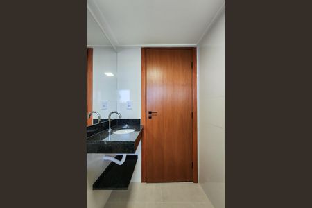 Banheiro  de apartamento para alugar com 1 quarto, 39m² em Vila Alvinopolis, São Bernardo do Campo