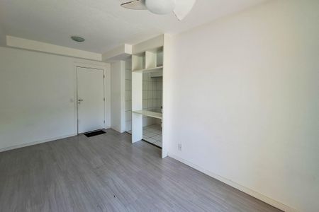 Sala de apartamento à venda com 2 quartos, 75m² em Maria Paula, Niterói