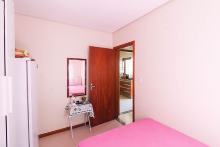 Casa à venda com 100m², 3 quartos e 3 vagasQuarto 2