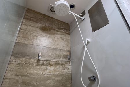 Banheiro de kitnet/studio para alugar com 1 quarto, 37m² em Centro, Guarulhos