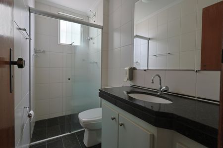 Banheiro de apartamento à venda com 3 quartos, 158m² em Sagrada Família, Belo Horizonte