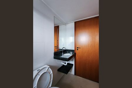 Banheiro de apartamento para alugar com 1 quarto, 39m² em Vila Alvinopolis, São Bernardo do Campo