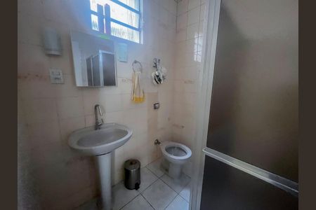 Casa à venda com 165m², 3 quartos e 4 vagasBanheiro Social