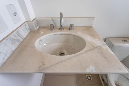 Apartamento à venda com 130m², 3 quartos e 3 vagas Apartamento à venda com 130m², 3 quartos e 3 vagasBanheiro da suíte 2