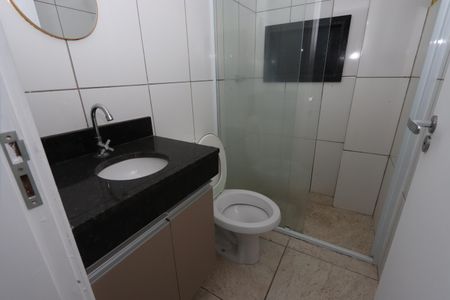 Banheiro de kitnet/studio para alugar com 1 quarto, 32m² em Vila Divina Pastora, São Paulo