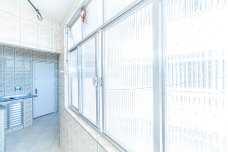 Apartamento para alugar com 74m², 2 quartos e sem vagaCozinha e Área de Serviço