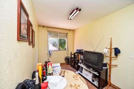 Sala de apartamento para alugar com 1 quarto, 40m² em Jardim Itu, Porto Alegre