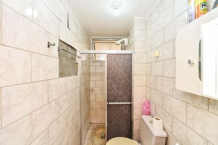 Banheiro de apartamento para alugar com 1 quarto, 40m² em Jardim Itu, Porto Alegre