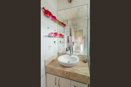 Casa de condomínio à venda com 75m², 3 quartos e 2 vagas