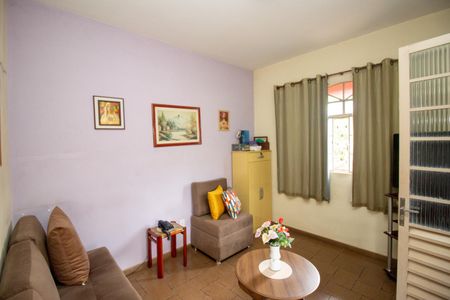 Sala de casa à venda com 3 quartos, 250m² em Nacional, Contagem