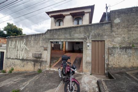 Casa para alugar com 250m², 3 quartos e 1 vagaFachada