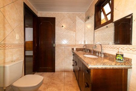 Casa à venda com 200m², 3 quartos e 2 vagasBanheiro da Suíte 1
