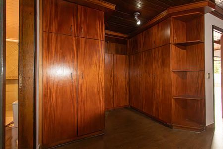 Casa à venda com 200m², 3 quartos e 2 vagasCloset da suíte