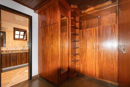 Casa à venda com 200m², 3 quartos e 2 vagasCloset da suíte