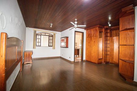 Casa à venda com 200m², 3 quartos e 2 vagasQuarto 2 - Suíte