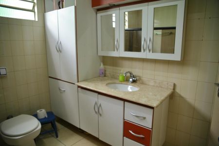 Casa à venda com 198m², 2 quartos e 4 vagasBanheiro casa 2 