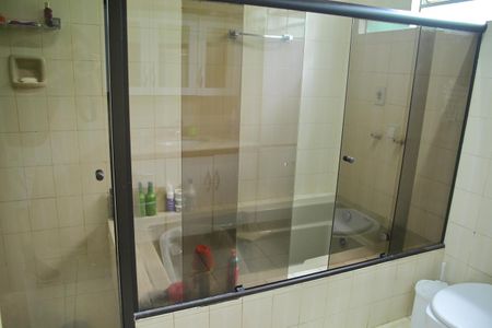 Casa à venda com 198m², 2 quartos e 4 vagasBanheiro casa 2 