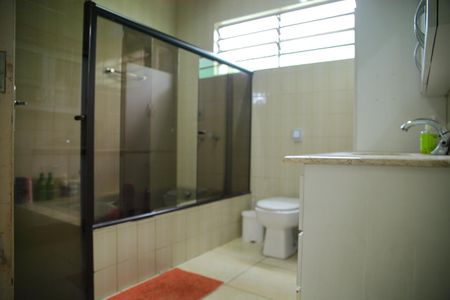 Casa à venda com 198m², 2 quartos e 4 vagasBanheiro casa 2 