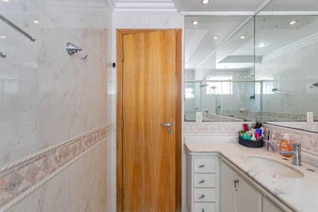 Casa à venda com 338m², 3 quartos e 6 vagasBanheiro Social