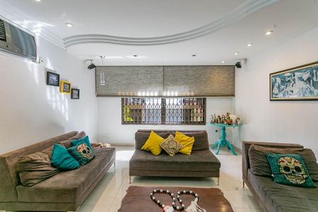 Casa à venda com 338m², 3 quartos e 6 vagasSala